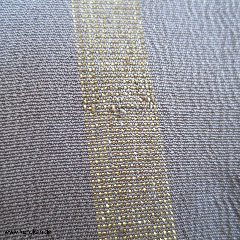 Blüten und goldene Streifen antiker Seidencrepe Komon Kimono