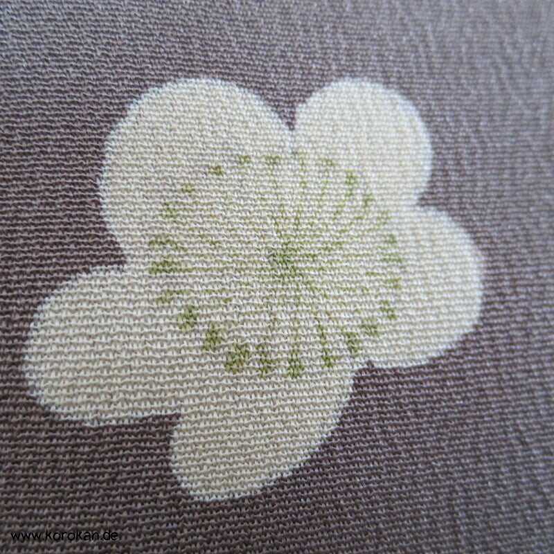 Blüten und goldene Streifen antiker Seidencrepe Komon Kimono