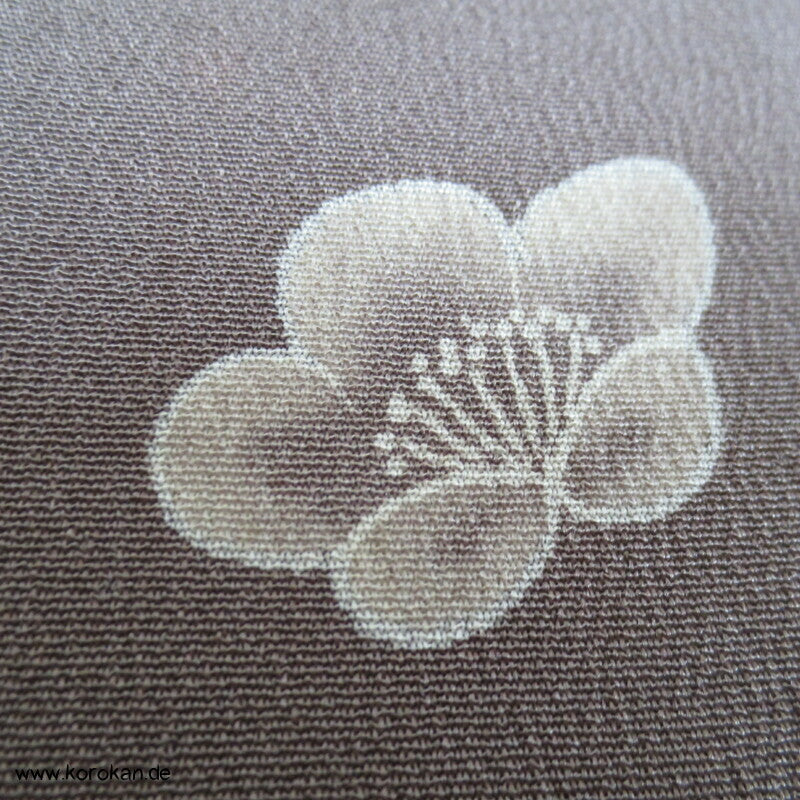 Blüten und goldene Streifen antiker Seidencrepe Komon Kimono