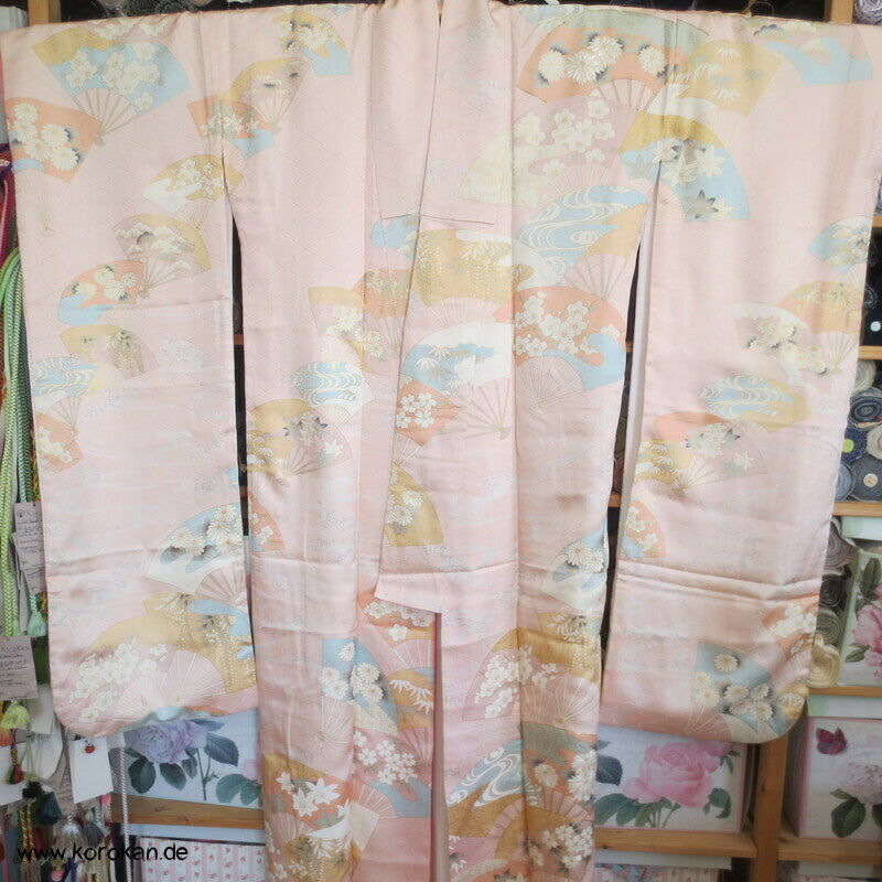 großer zarte Jigami Fächer Furisode, teilbestickt, pastellig
