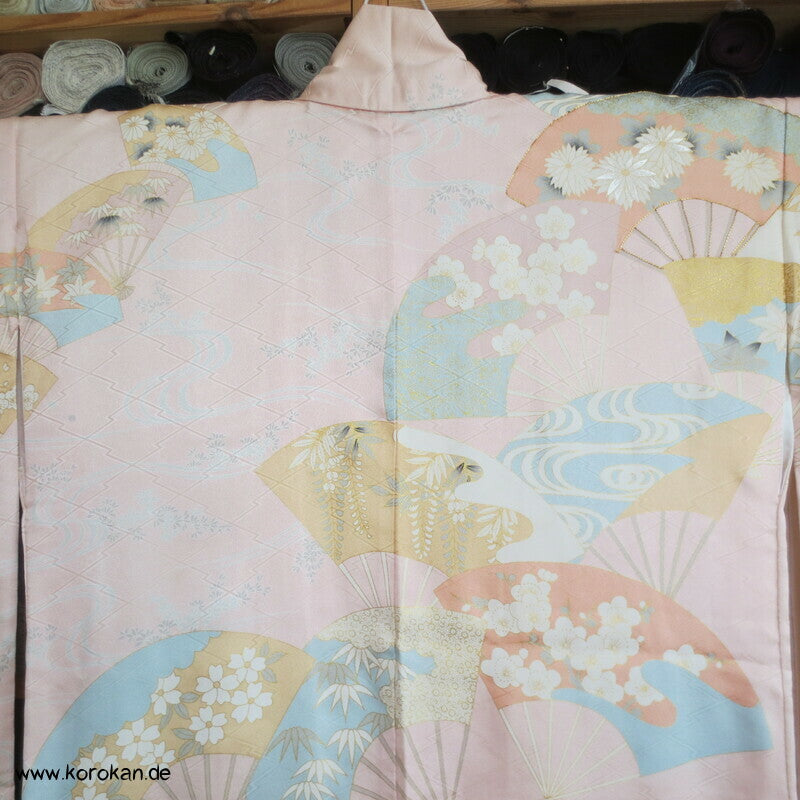großer zarte Jigami Fächer Furisode, teilbestickt, pastellig