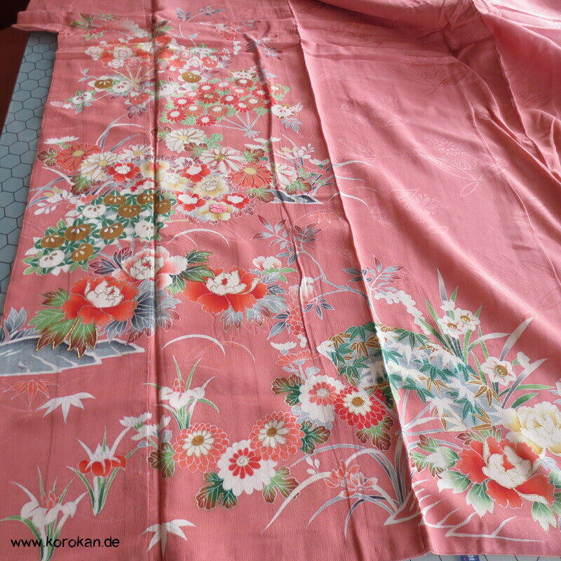 antiker Seidendamast Homongi Kimono mit klassischen Blumen Motiven