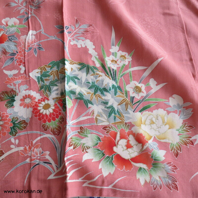 antiker Seidendamast Homongi Kimono mit klassischen Blumen Motiven