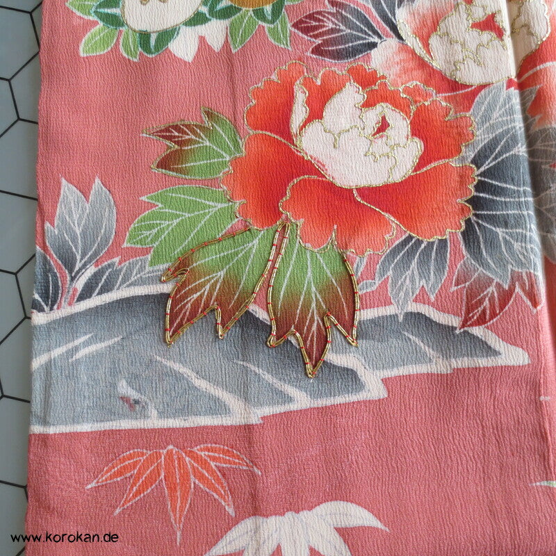antiker Seidendamast Homongi Kimono mit klassischen Blumen Motiven