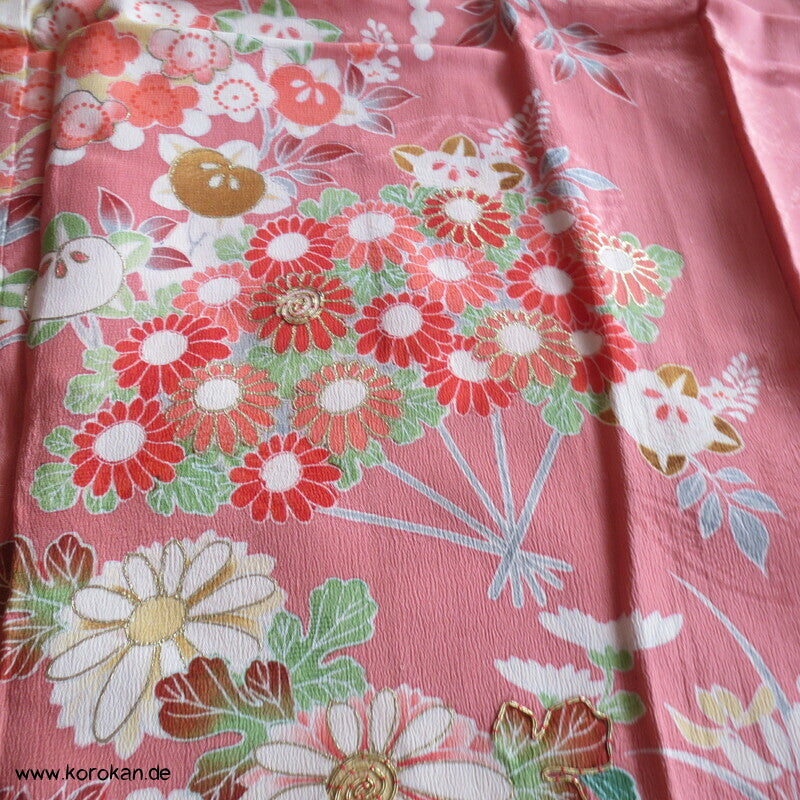 antiker Seidendamast Homongi Kimono mit klassischen Blumen Motiven
