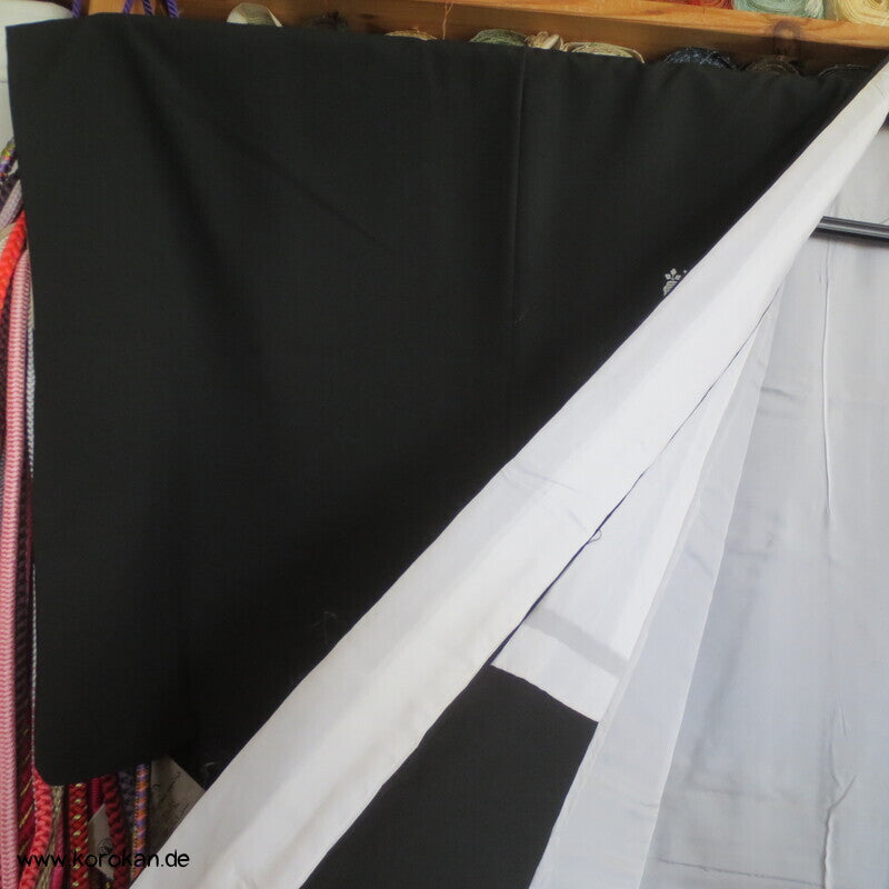 Paulownia Montsuki - schwarzer Synthetik Crepe Kimono