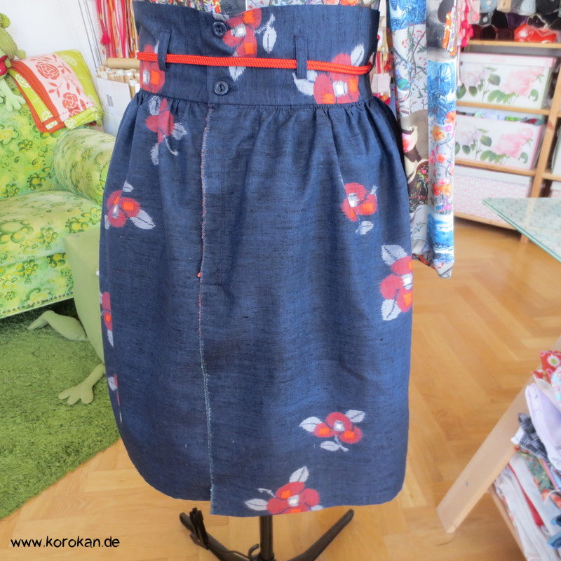 Kimono Tsumugi Seiden Kasuri Blüten 4 Bahnen Rock
