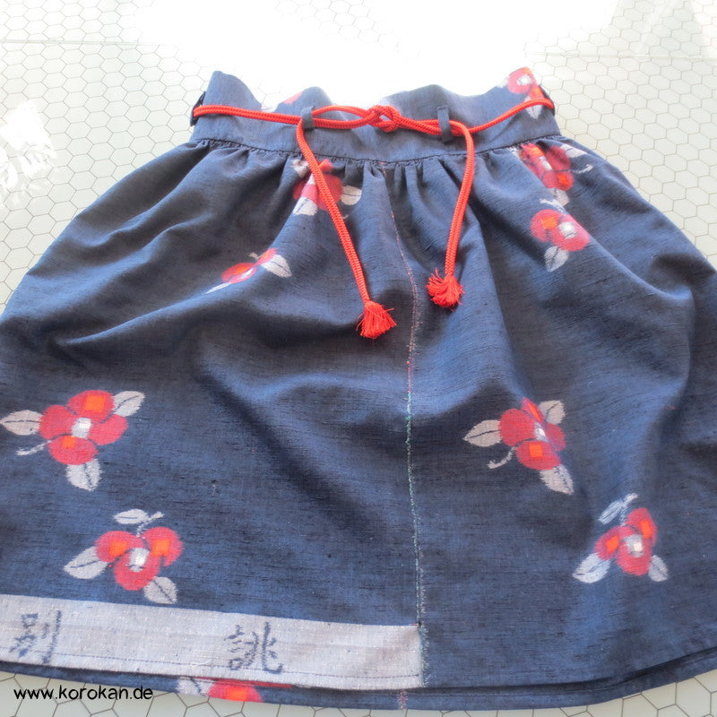 Kimono Tsumugi Seiden Kasuri Blüten 4 Bahnen Rock