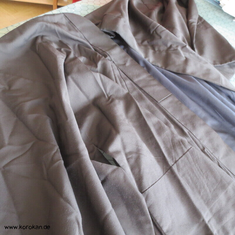 dunkelbrauner Komon Kimono , strukturiert gewebt