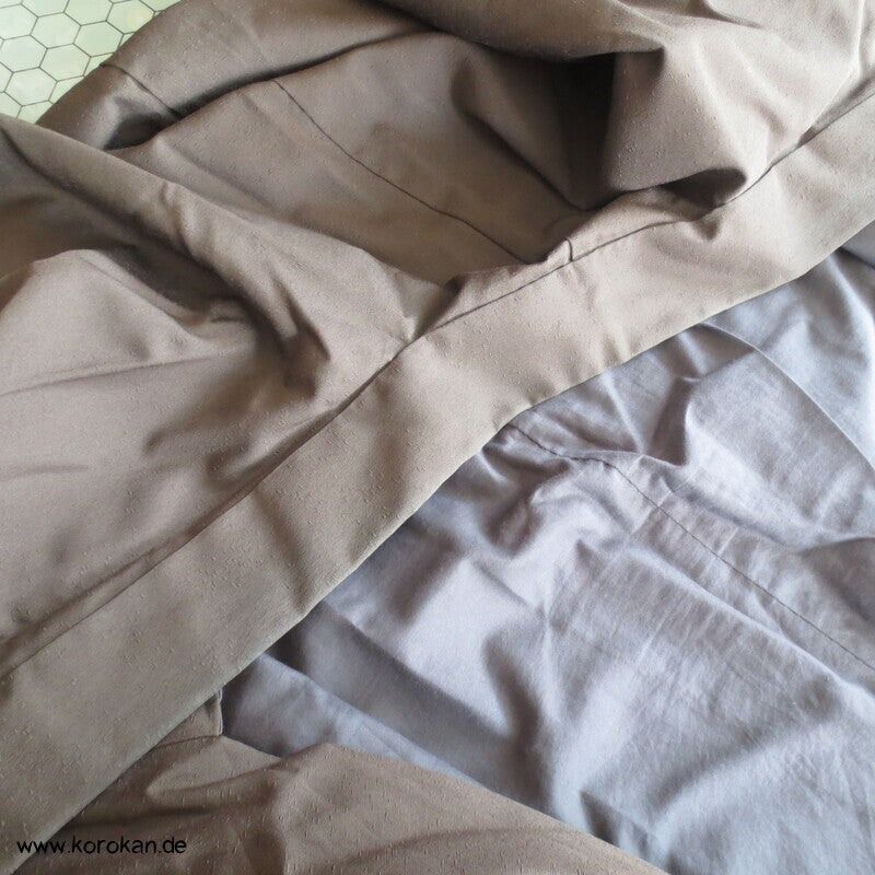 dunkelbrauner Komon Kimono , strukturiert gewebt