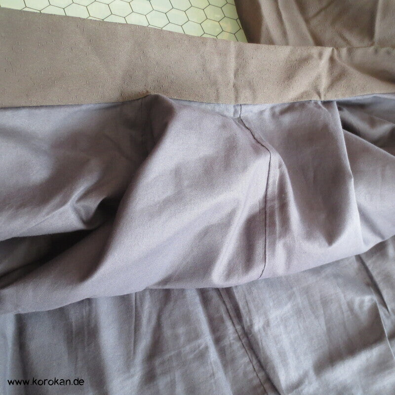 dunkelbrauner Komon Kimono , strukturiert gewebt