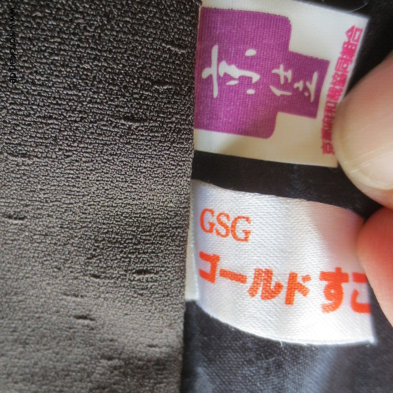 dunkelbrauner Komon Kimono , strukturiert gewebt
