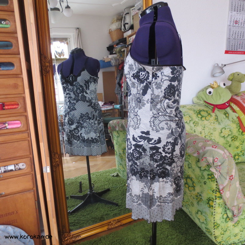 Bütefür Unterkleid Gr. L, Spitzendruck mit Spitzenrand Seide Viscose