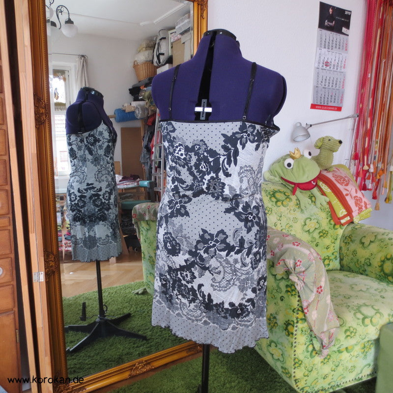 Bütefür Unterkleid Gr. L, Spitzendruck mit Spitzenrand Seide Viscose