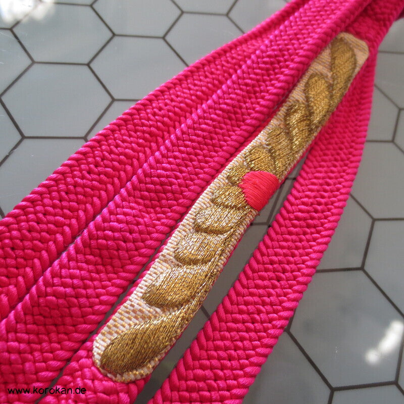 Obijime, pink mit gestickter Chrysantheme