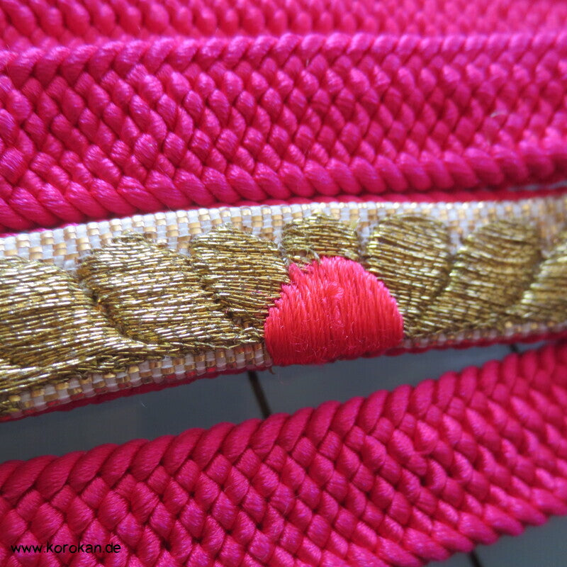 Obijime, pink mit gestickter Chrysantheme