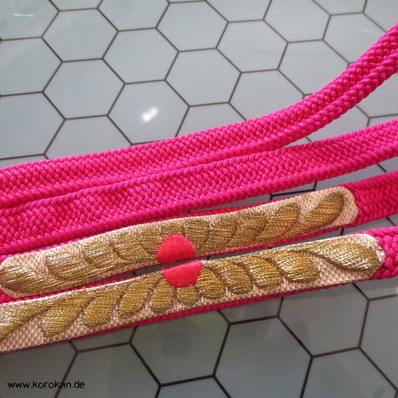 Obijime, pink mit gestickter Chrysantheme