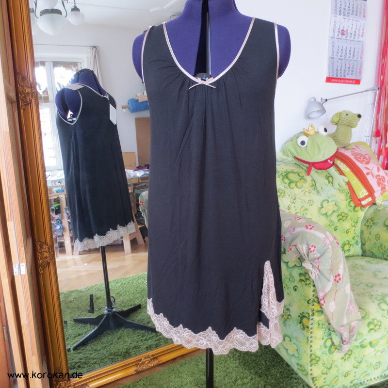 Bütefür Nachthemd / Unterkleid Gr. M, schwarz mit  Spitzenrand Seide Viscose