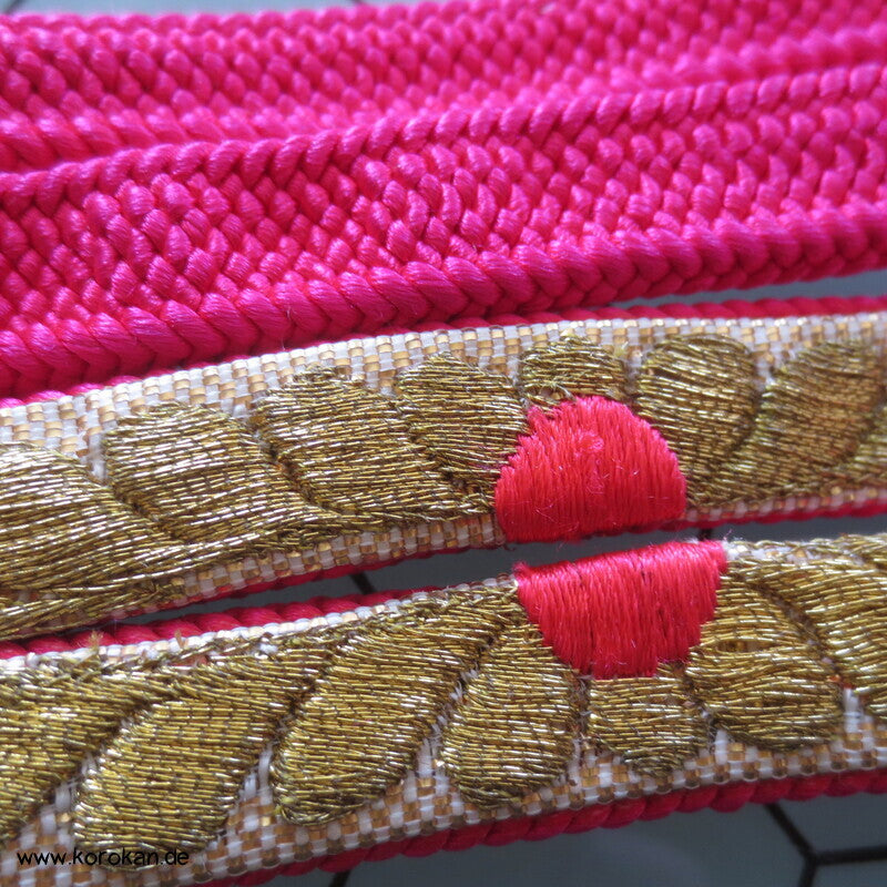 Obijime, pink mit gestickter Chrysantheme
