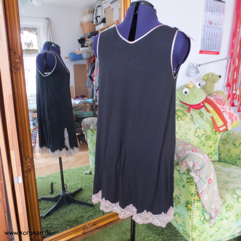 Bütefür Nachthemd / Unterkleid Gr. M, schwarz mit  Spitzenrand Seide Viscose