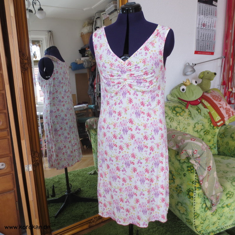 Bütefür Nachthemd / Unterkleid Gr. L, geblümte Viscose