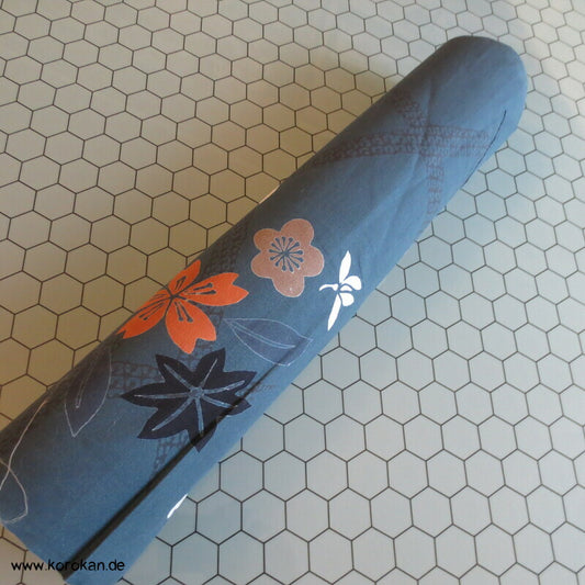 Blüten und Blätter auf petrolgrau Yukata Stoff