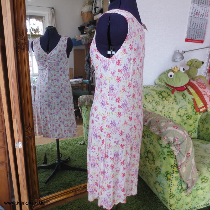 Bütefür Nachthemd / Unterkleid Gr. L, geblümte Viscose