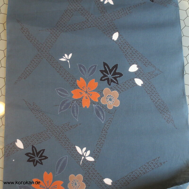 Blüten und Blätter auf petrolgrau Yukata Stoff