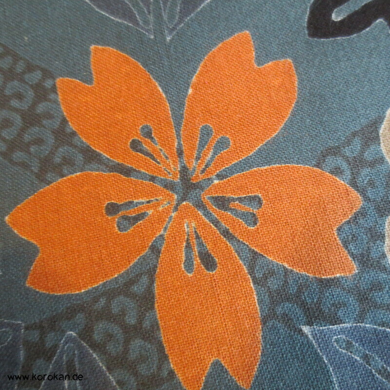 Blüten und Blätter auf petrolgrau Yukata Stoff