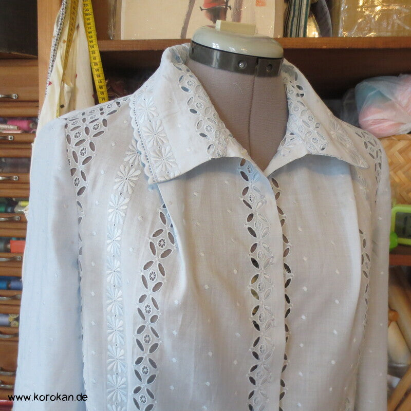 feine kleine Bluse aus Schweizer Stickereibatist, ca. Gr. M bis S