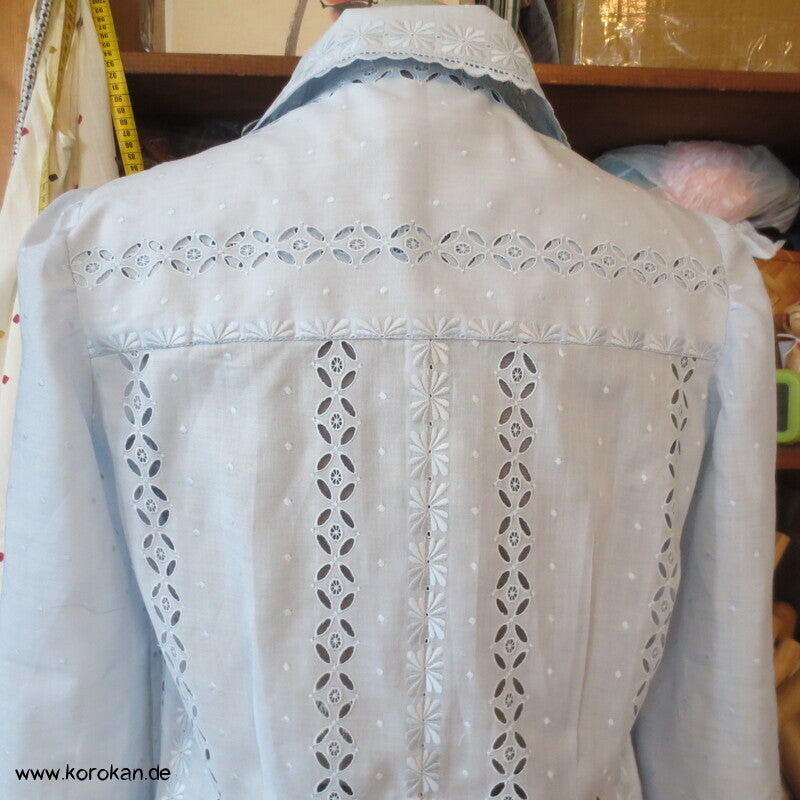 feine kleine Bluse aus Schweizer Stickereibatist, ca. Gr. M bis S