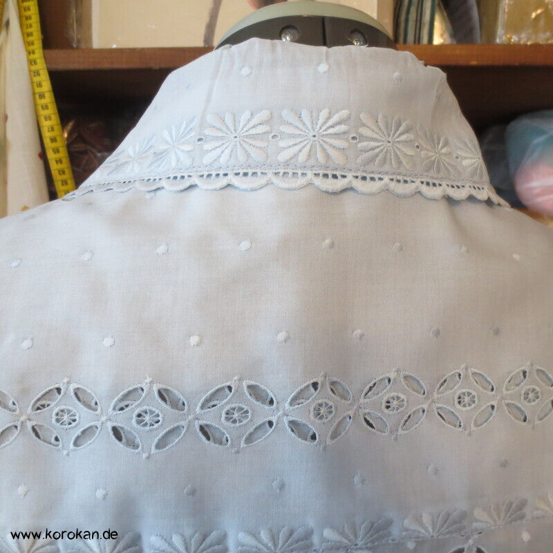 feine kleine Bluse aus Schweizer Stickereibatist, ca. Gr. M bis S