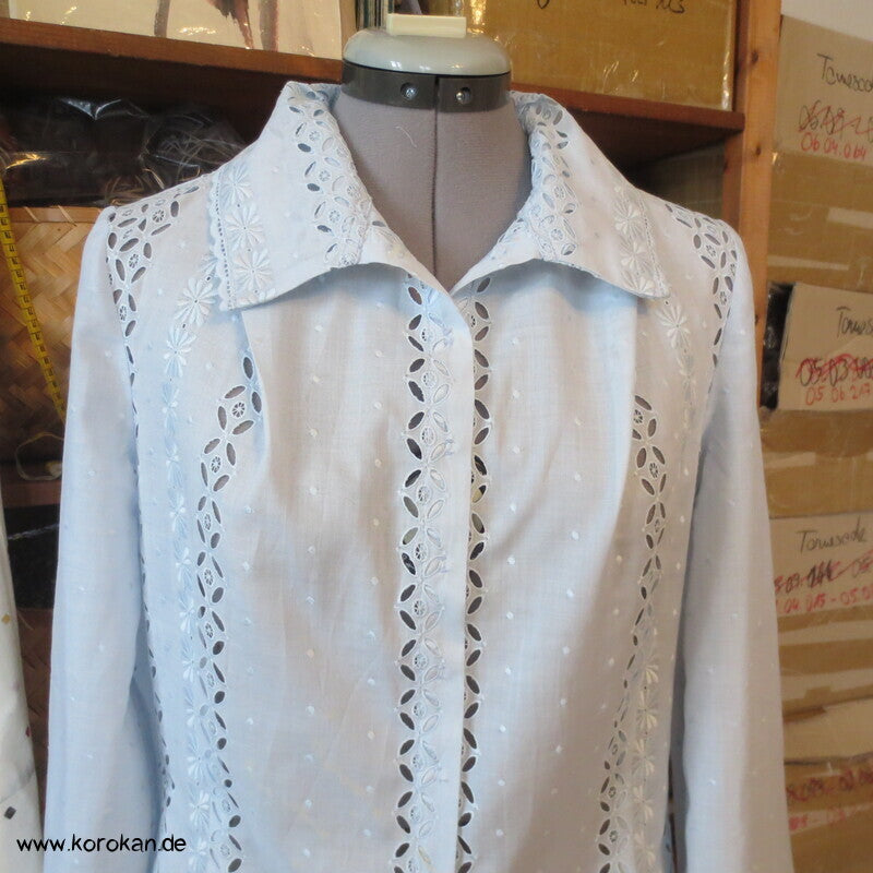 feine kleine Bluse aus Schweizer Stickereibatist, ca. Gr. M bis S