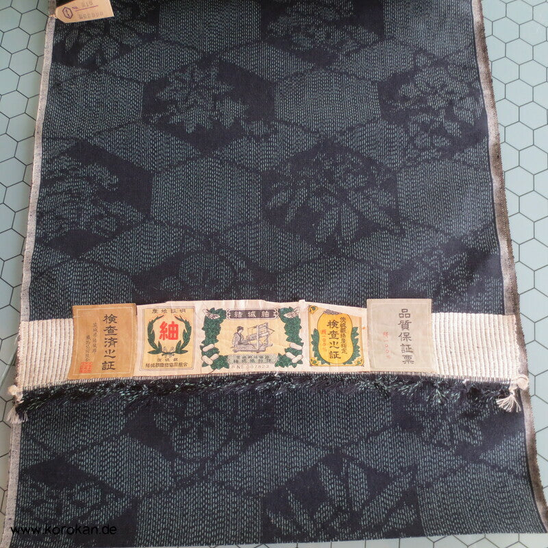 Kikko Kasuri Tsumugi Seide Tanmono Kimono Stoffrolle