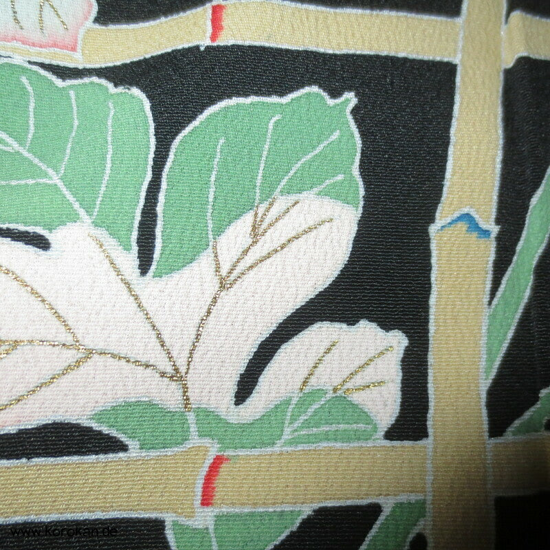 Tomesode, bestickte Chrysanthemenblüten Seiden Karieba