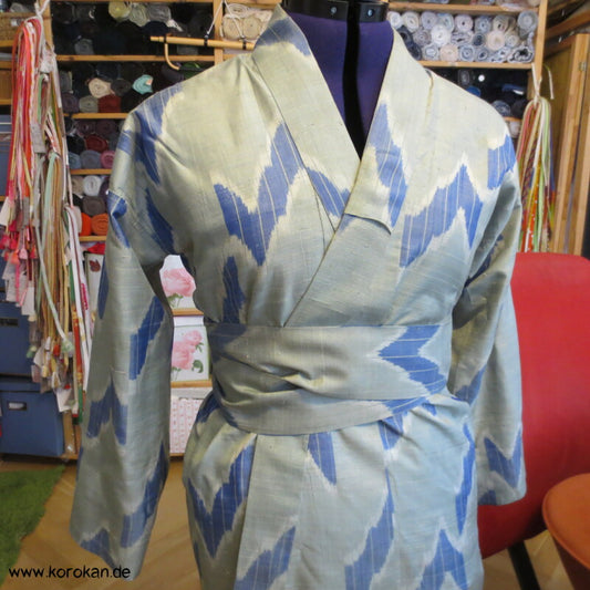umgearbeitetes Kimono Kleid aus antikem Meisen Kasuri