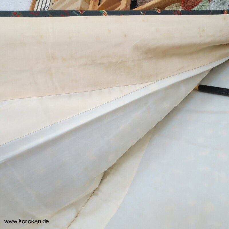 Kinderspielzeug auf graugrün Komon Kimono
