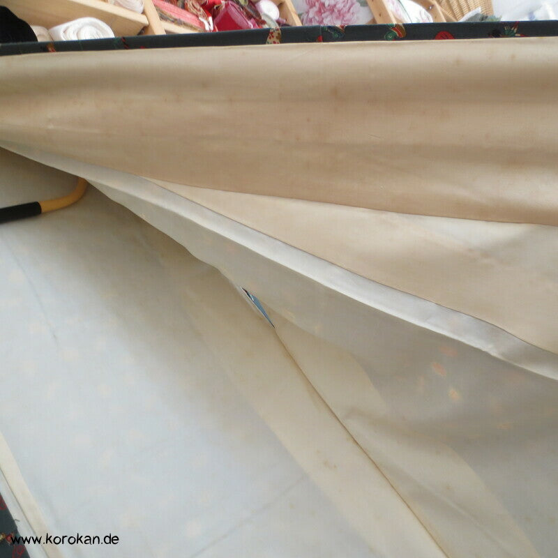 Kinderspielzeug auf graugrün Komon Kimono