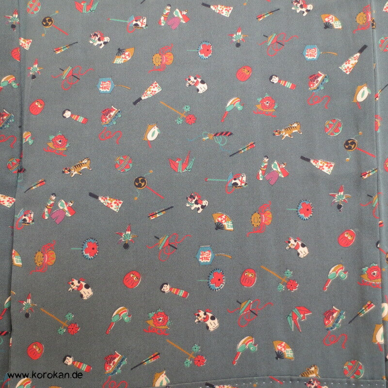 Kinderspielzeug auf graugrün Komon Kimono