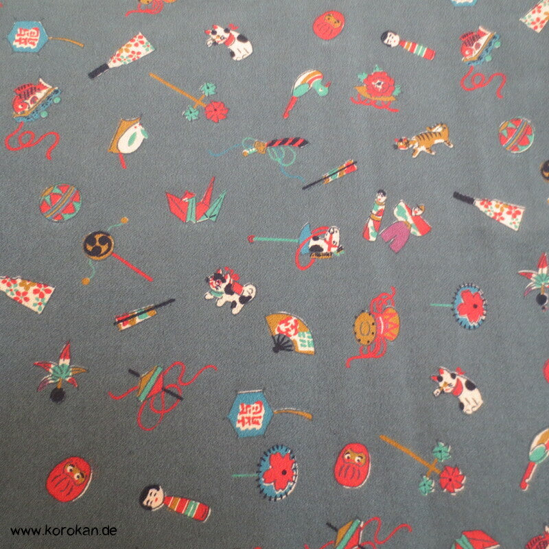 Kinderspielzeug auf graugrün Komon Kimono