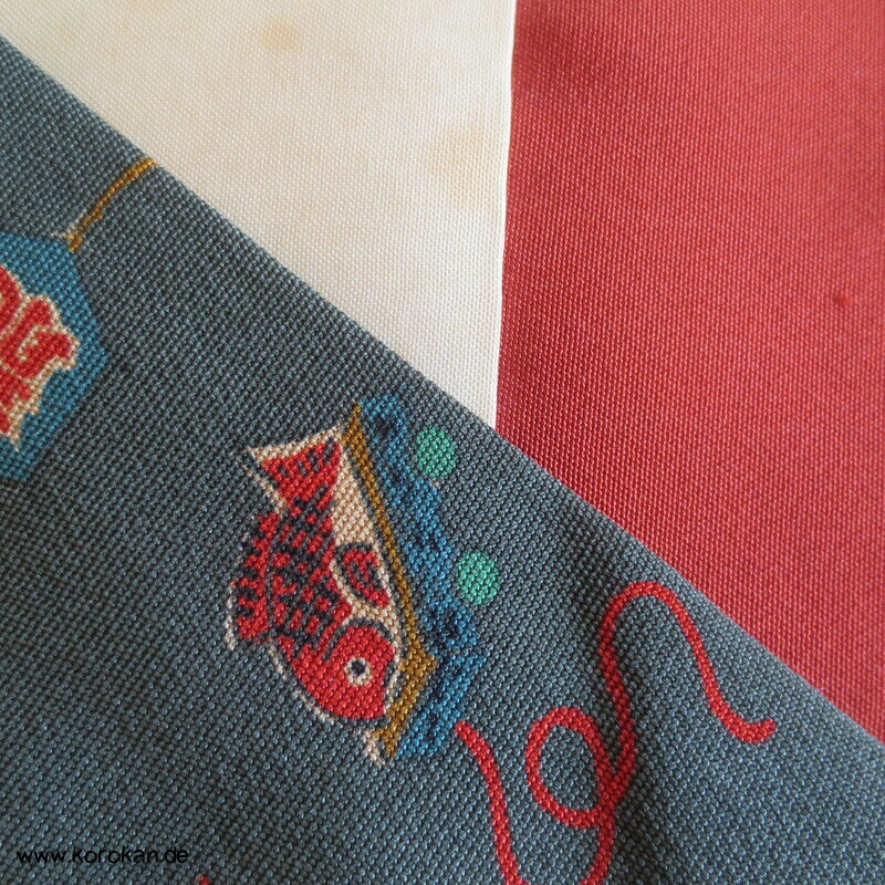 Kinderspielzeug auf graugrün Komon Kimono