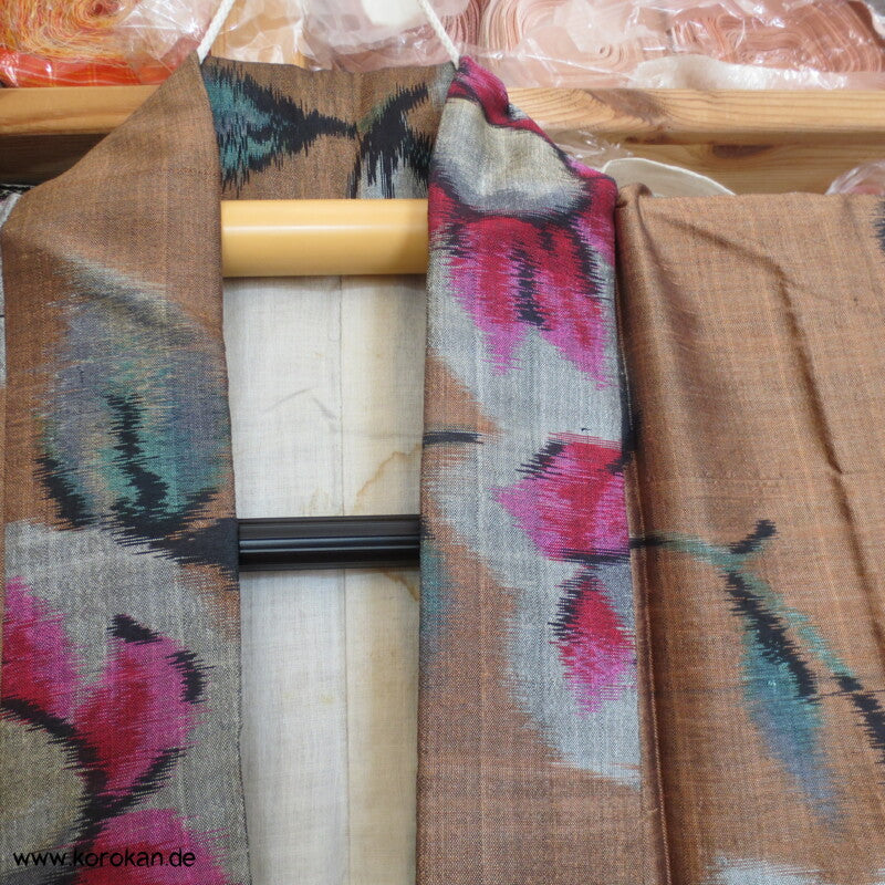 große Blumen Meisen Kimono, glänzendes Material