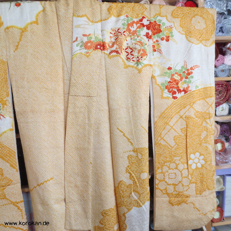 japanischer Furisode Kimono Full Shibori Seidendamast Goldstickerei - sonnengelb