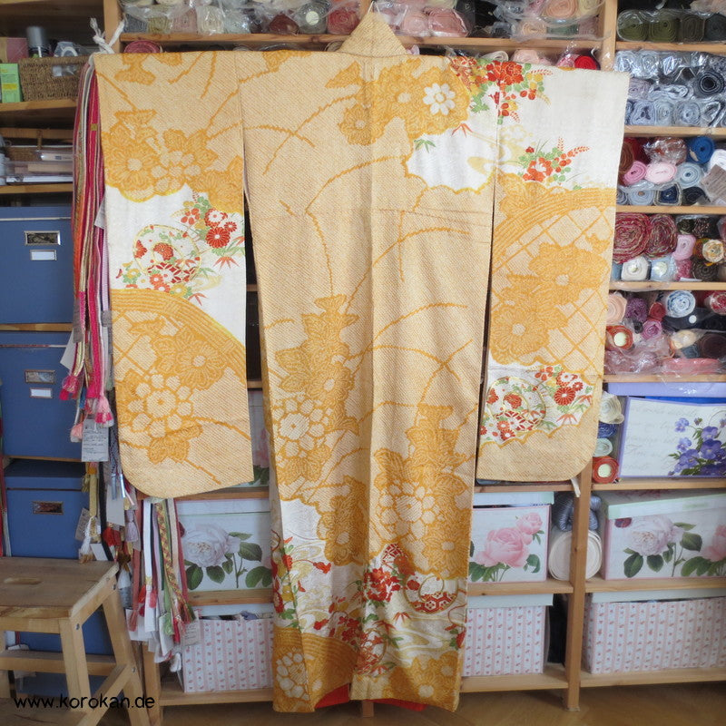japanischer Furisode Kimono Full Shibori Seidendamast Goldstickerei - sonnengelb
