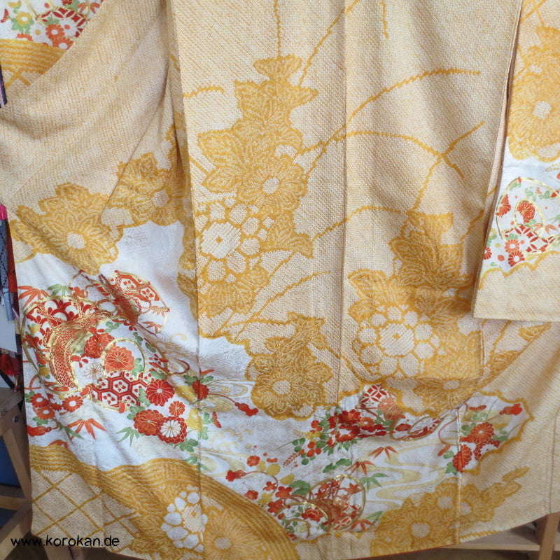 japanischer Furisode Kimono Full Shibori Seidendamast Goldstickerei - sonnengelb