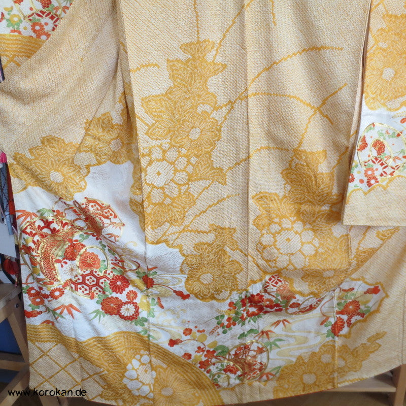 japanischer Furisode Kimono Full Shibori Seidendamast Goldstickerei - sonnengelb