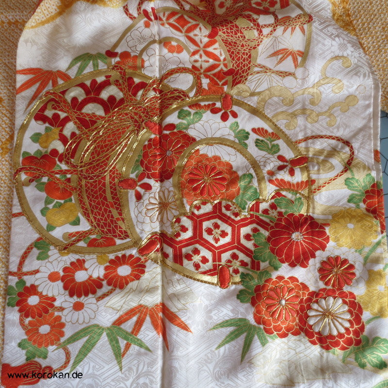 japanischer Furisode Kimono Full Shibori Seidendamast Goldstickerei - sonnengelb