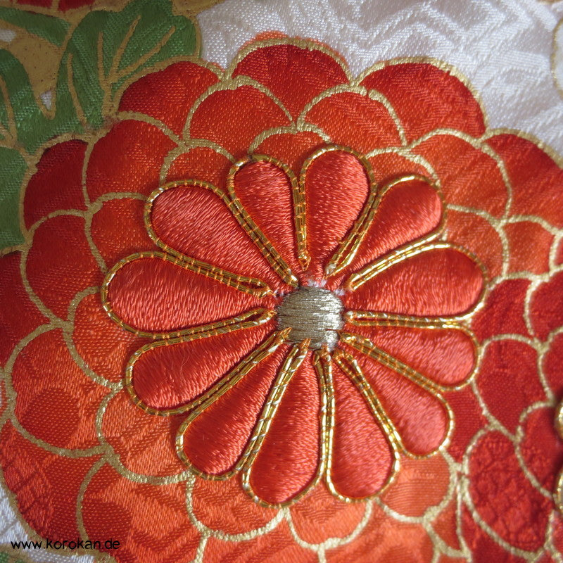 japanischer Furisode Kimono Full Shibori Seidendamast Goldstickerei - sonnengelb