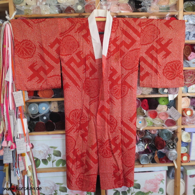 Shibori Sayagata und Aoi Seide Juban Kimono