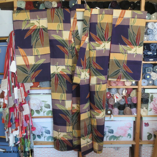 Bambus über Karo Meisen Kimono, Chu Furisode